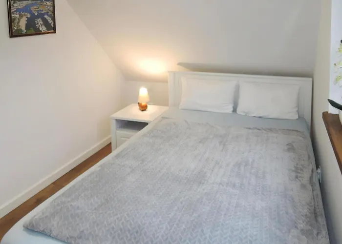 In For 6 Persons Tatil Evi Stepnica